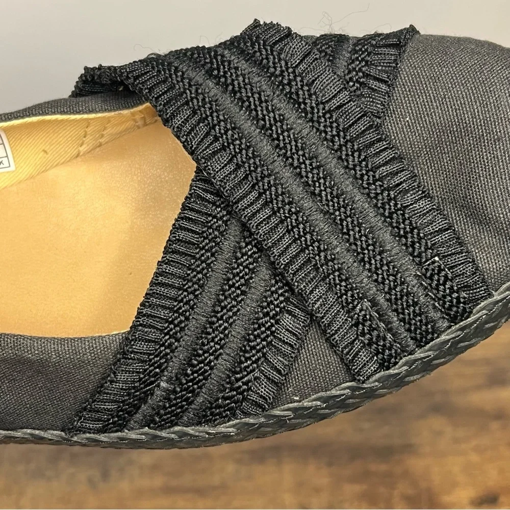 Ugg‎ Ynez Black Canvas Cross-Cross Flat Slip On Braided Sole Shoe Women's 6.5